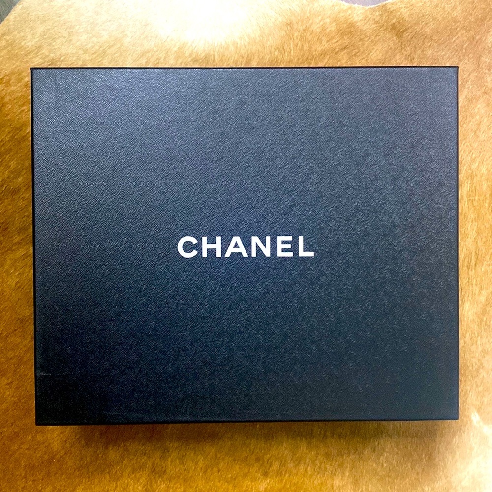 CHANEL XL authentic gift box